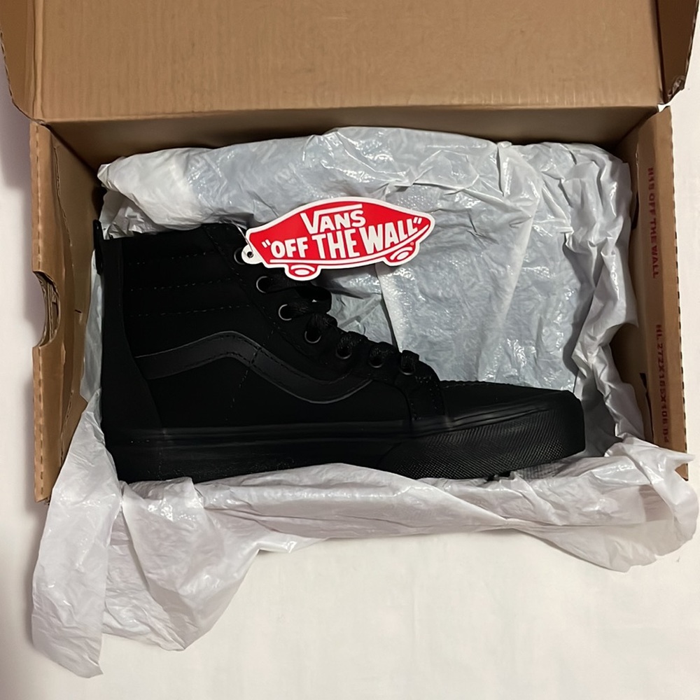 Kid’s Black Sk8-HI Zip Vans